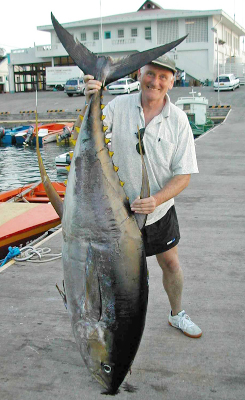 220 lb yellowfin tuna Boat record